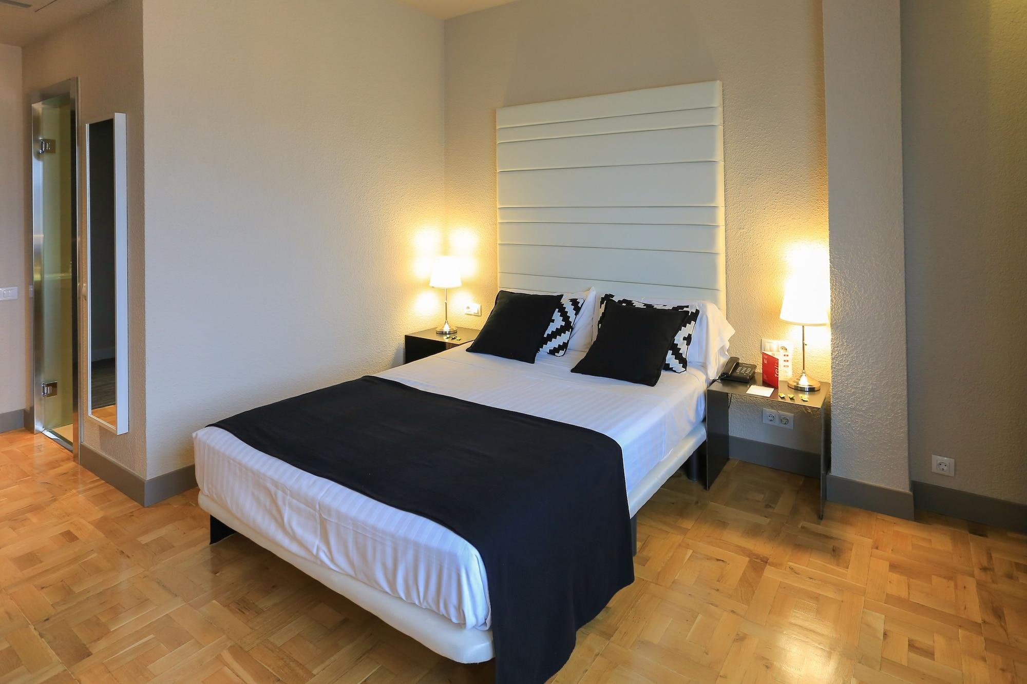 Habitus Hotel Leyre ปัมโปลนา ภายนอก รูปภาพ
