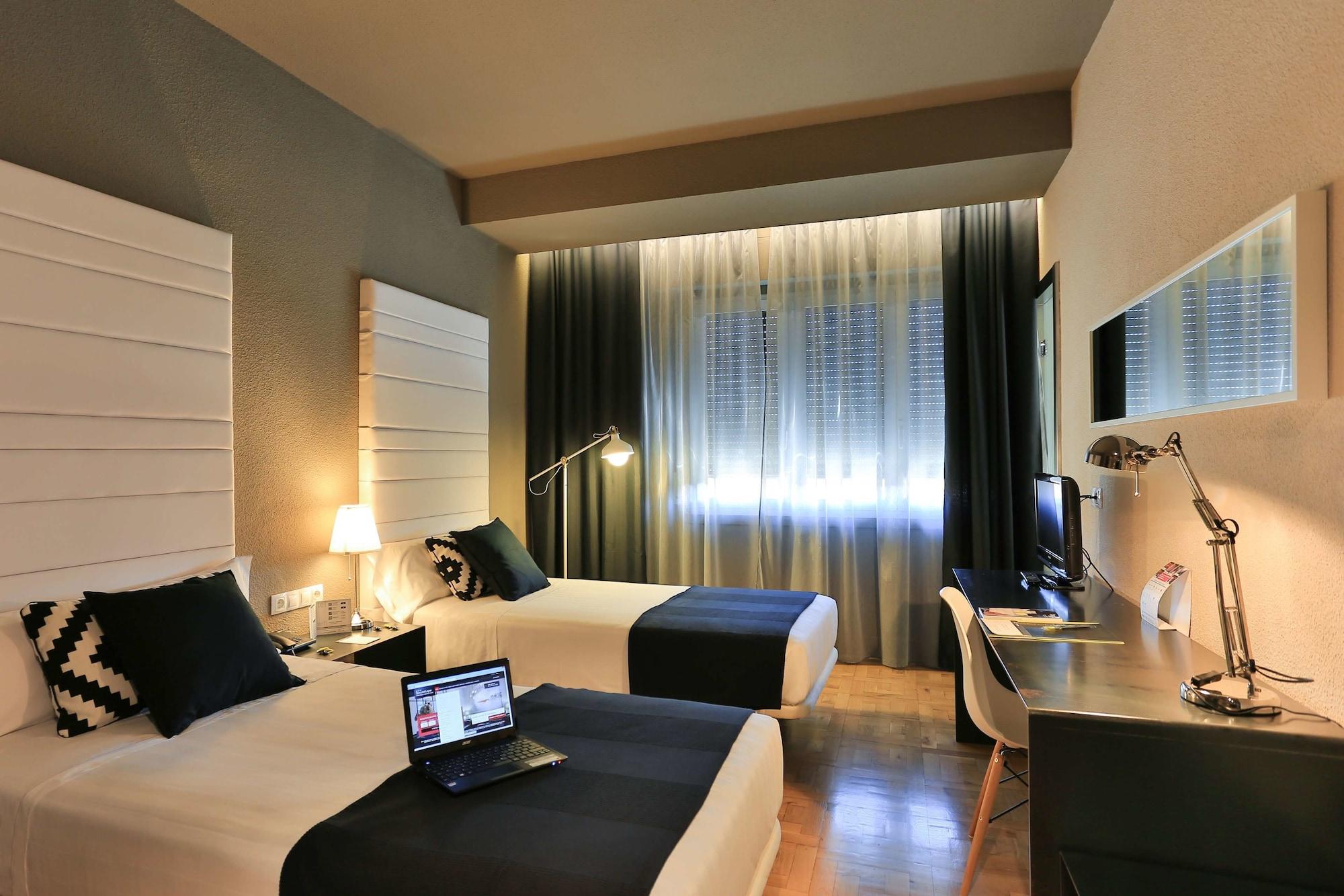 Habitus Hotel Leyre ปัมโปลนา ภายนอก รูปภาพ